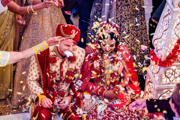 Hindoestaanse bruiloft in Amsterdam – Sangeet, haldi en huwelijk in beeld